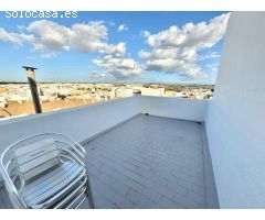ADOSADO EN VENTA EN EL CENTRO DE CHICLANA