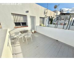 ADOSADO EN VENTA EN EL CENTRO DE CHICLANA