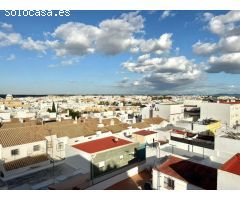 ADOSADO EN VENTA EN EL CENTRO DE CHICLANA
