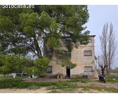 Oportunidad única: Casa con amplio terreno en Lleida