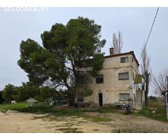 Oportunidad única: Casa con amplio terreno en Lleida