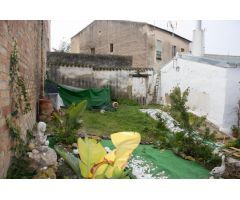 Se vende parcela con vivienda