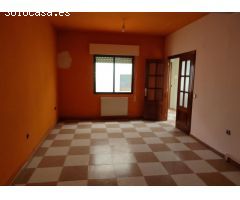 AMPLISIMA CASA-CHALET ADOSADO EN CONSUEGRA