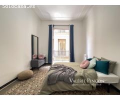 ESPACIOSO PISO DE 6 HABITACIONES JUNTO A LAS RAMBLAS DE BARCELONA.