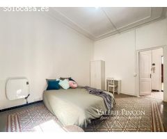 ESPACIOSO PISO DE 6 HABITACIONES JUNTO A LAS RAMBLAS DE BARCELONA.