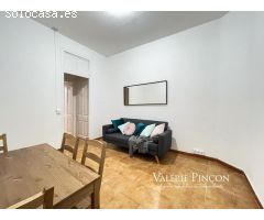 ESPACIOSO PISO DE 6 HABITACIONES JUNTO A LAS RAMBLAS DE BARCELONA.