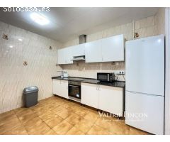 ESPACIOSO PISO DE 6 HABITACIONES JUNTO A LAS RAMBLAS DE BARCELONA.