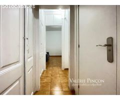ESPACIOSO PISO DE 6 HABITACIONES JUNTO A LAS RAMBLAS DE BARCELONA.