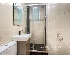 ESPACIOSO PISO DE 6 HABITACIONES JUNTO A LAS RAMBLAS DE BARCELONA.