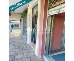 Gran oportunidad de bajo comercial a pie de calle.