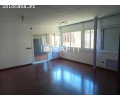 ¡Amplio piso con ascensor ,terraza y parking!