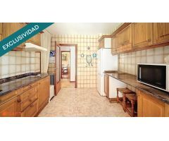Chalet pareado con amplia parcela en Miraval.