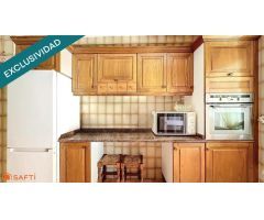 Chalet pareado con amplia parcela en Miraval.