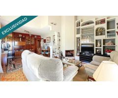 Chalet pareado con amplia parcela en Miraval.