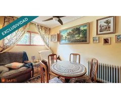 Chalet pareado con amplia parcela en Miraval.