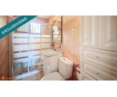 Chalet pareado con amplia parcela en Miraval.