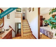 Chalet pareado con amplia parcela en Miraval.