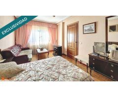 Chalet pareado con amplia parcela en Miraval.