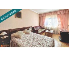Chalet pareado con amplia parcela en Miraval.