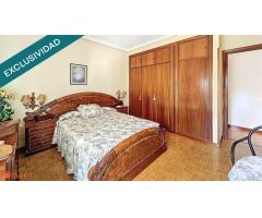 Chalet pareado con amplia parcela en Miraval.