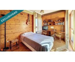 Chalet pareado con amplia parcela en Miraval.