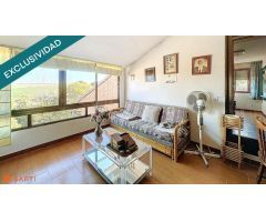 Chalet pareado con amplia parcela en Miraval.
