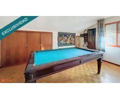 Chalet pareado con amplia parcela en Miraval.