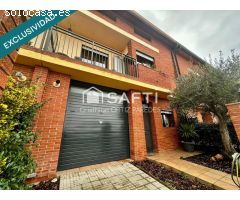 Se vende gran chalet con amplia terraza y parquing