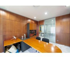Oficinas de 235 m² con terraza y parking en Empuriabrava