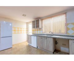 Exclusiva vivienda en Aspe: Disfruta de un entorno natural y la cercanía a la ciudad