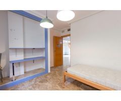 Exclusiva vivienda en Aspe: Disfruta de un entorno natural y la cercanía a la ciudad