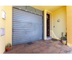 ¡Descubre Tu Nuevo Hogar en La Bisbal! – Espaciosa Vivienda con Local Comercial y Garaje