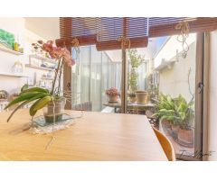 ¡Descubre Tu Nuevo Hogar en La Bisbal! – Espaciosa Vivienda con Local Comercial y Garaje
