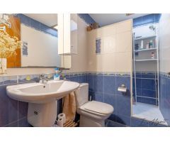 ¡Descubre Tu Nuevo Hogar en La Bisbal! – Espaciosa Vivienda con Local Comercial y Garaje
