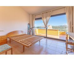 ¡Descubre Tu Nuevo Hogar en La Bisbal! – Espaciosa Vivienda con Local Comercial y Garaje
