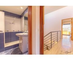 ¡Descubre Tu Nuevo Hogar en La Bisbal! – Espaciosa Vivienda con Local Comercial y Garaje