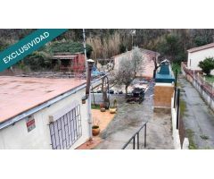 Terreno llano con huerto en pleno centro del pueblo.