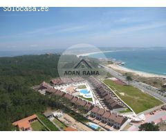 Venta de chalet adosado en O grove, de 230m2 con 4 dormitorios y 4 baños con plaza de garaje y trast
