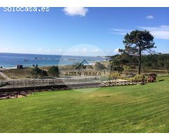 Venta de chalet adosado en O grove, de 230m2 con 4 dormitorios y 4 baños con plaza de garaje y trast