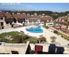 Venta de chalet adosado en O grove, de 230m2 con 4 dormitorios y 4 baños con plaza de garaje y trast