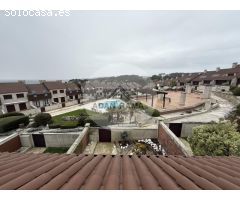 Venta de chalet adosado en O grove, de 230m2 con 4 dormitorios y 4 baños con plaza de garaje y trast