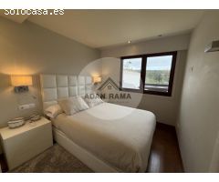 Venta de chalet adosado en O grove, de 230m2 con 4 dormitorios y 4 baños con plaza de garaje y trast
