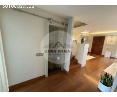 Venta de chalet adosado en O grove, de 230m2 con 4 dormitorios y 4 baños con plaza de garaje y trast