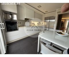 Venta de chalet adosado en O grove, de 230m2 con 4 dormitorios y 4 baños con plaza de garaje y trast
