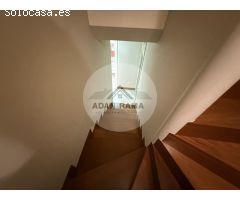 Venta de chalet adosado en O grove, de 230m2 con 4 dormitorios y 4 baños con plaza de garaje y trast