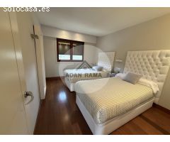 Venta de chalet adosado en O grove, de 230m2 con 4 dormitorios y 4 baños con plaza de garaje y trast