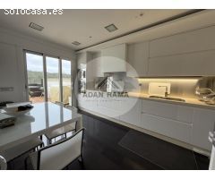 Venta de chalet adosado en O grove, de 230m2 con 4 dormitorios y 4 baños con plaza de garaje y trast
