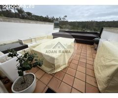 Venta de chalet adosado en O grove, de 230m2 con 4 dormitorios y 4 baños con plaza de garaje y trast