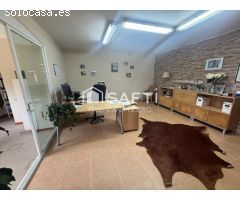 Tu hogar ideal con piscina, jardín y vivero.
