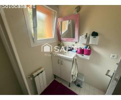 Tu hogar ideal con piscina, jardín y vivero.
